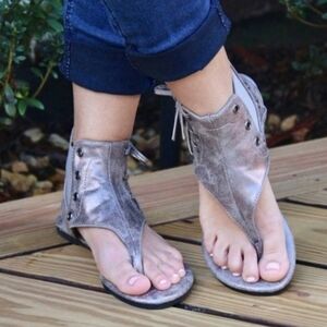Pierre Dumas Metallic Pewter Lace Up Flat Gladiator Sandal 6.5